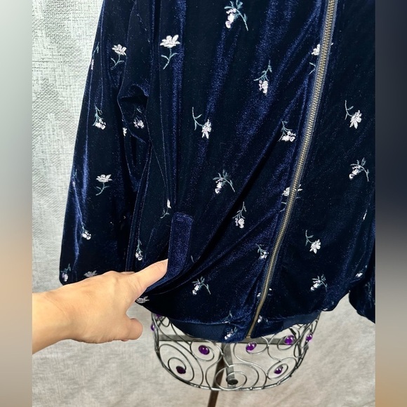 C.O.L.Z.A super sophisticated factory velour floral embroidered puffer jacket - Picture 4 of 14